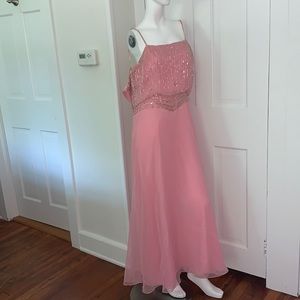Vintage chiffon gown. Pink.